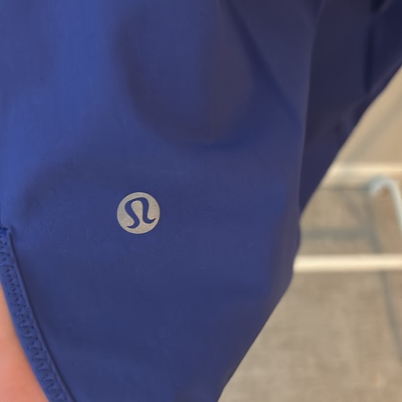 Lululemon royal blue nylon work out tank size 2 - Picture 3 of 4